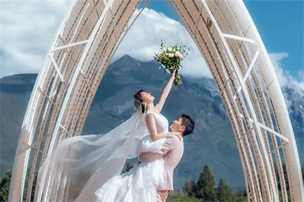 80后婚纱摄影加盟