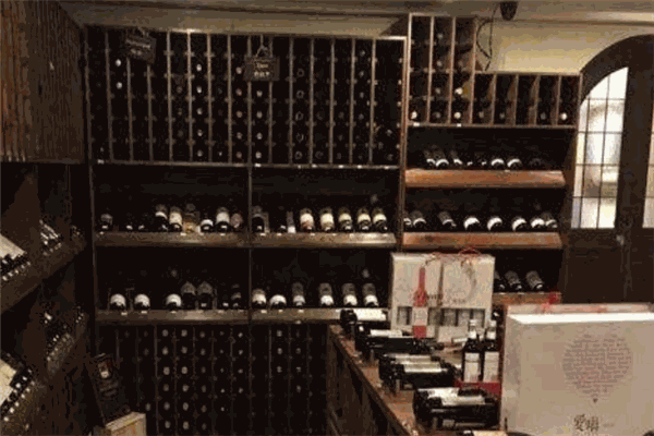 四方红酒代理