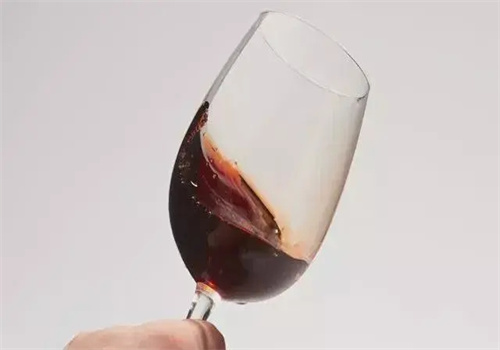 彩岩红酒