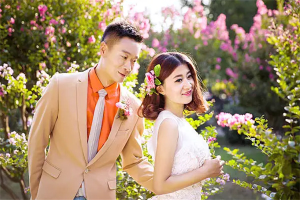 俏新郎婚纱摄影加盟