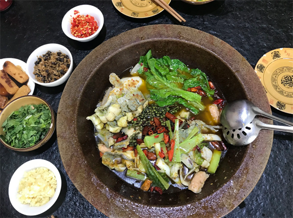 妙厨老爹泉水蒸汽石锅鱼