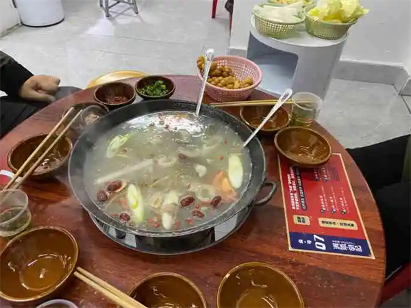 洞氮胡记羊肉馆