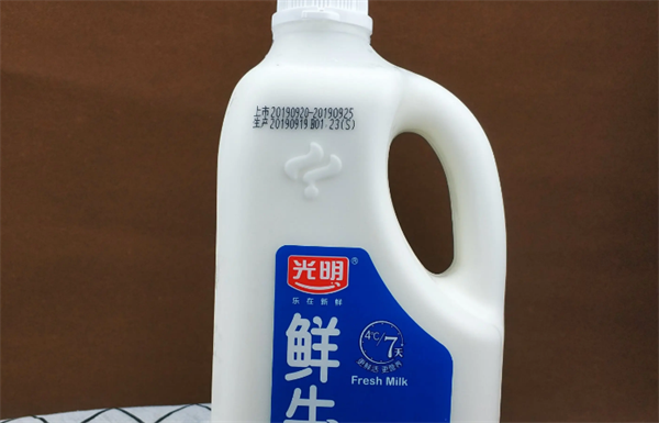 光明鲜奶屋