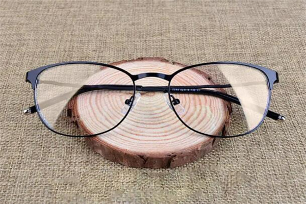 维仕眼镜