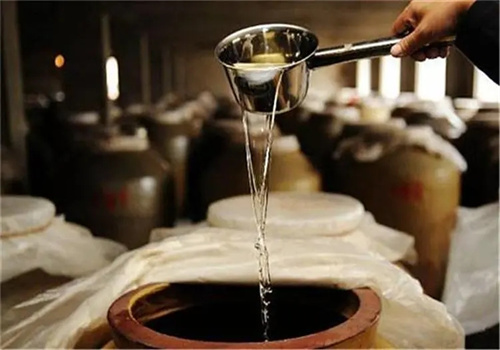 杏乡世家酿酒