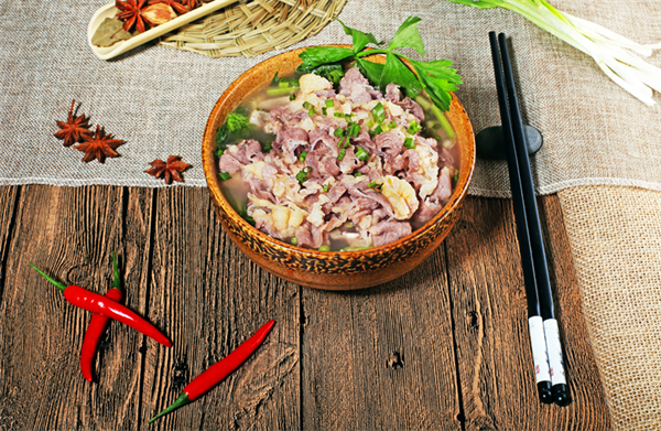跷脚牛肉火锅