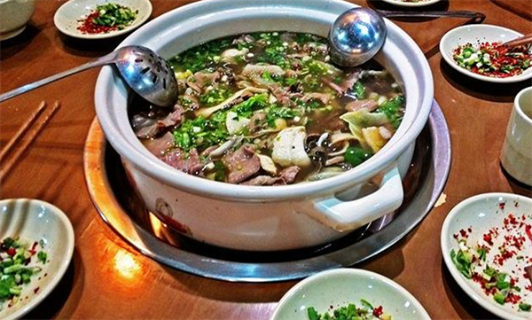 跷脚牛肉火锅