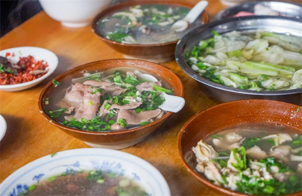 跷脚牛肉火锅