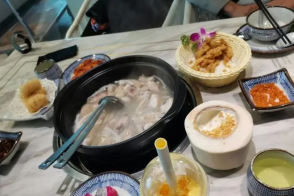 四季缤纷椰子鸡
