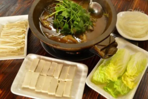 柳叶湖石锅鱼