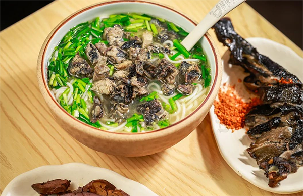 什家婆乌鸡米线