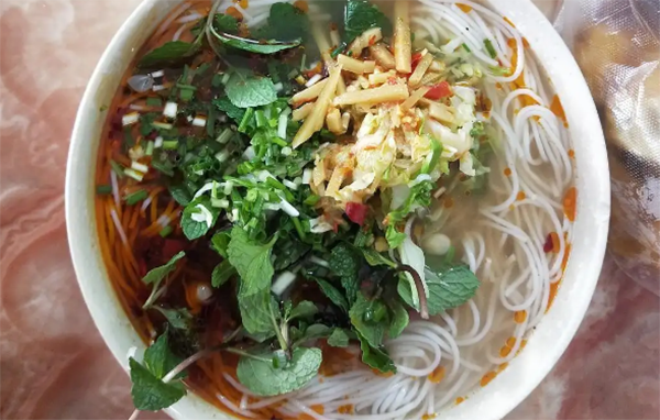 三里香麻辣鸡米线