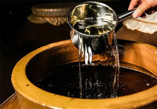 爵泰白酒