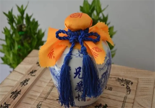 鹤兰春白酒