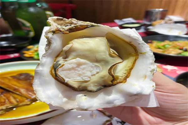 蚝魁竹笼蒸生蚝