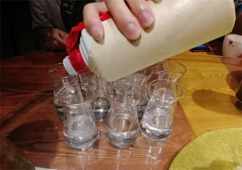 京鹰酒业