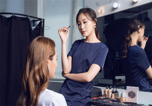 艾薇艾美容彩妆教育