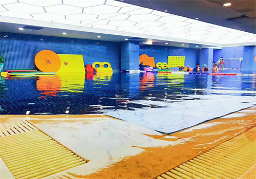 海斯威国际亲子游泳