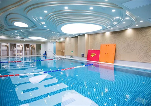 海斯威国际亲子游泳