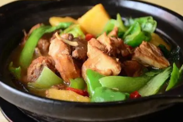 鲁记黄焖鸡米饭