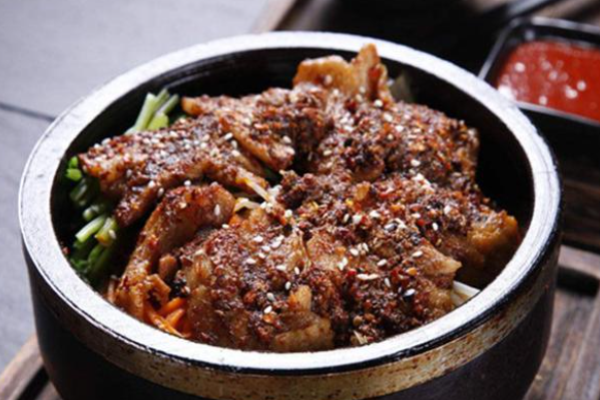 卉小卉烤肉拌饭