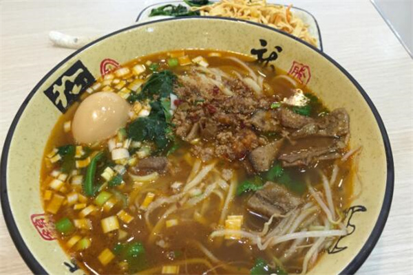 牛大碗滋味牛杂面