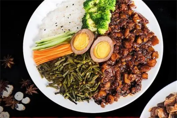 憨妮卤肉饭