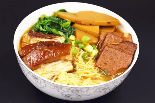 杨登金人气卤肉面