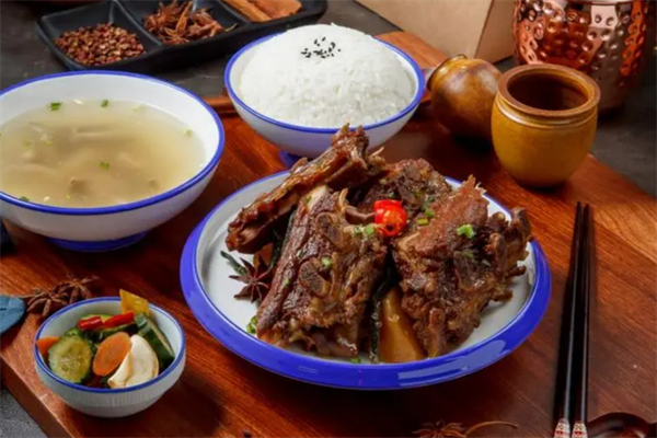 二师兄的脊梁骨头饭