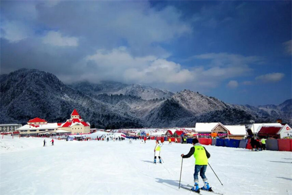 西岭雪山滑雪场加盟
