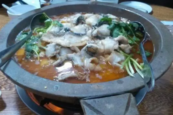 亚亚石锅鱼