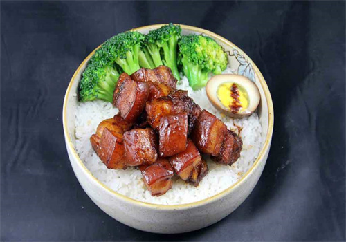 淡水士林卤肉饭
