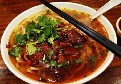 春天牛肉面馆