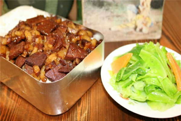 齐了咔嚓老饭盒