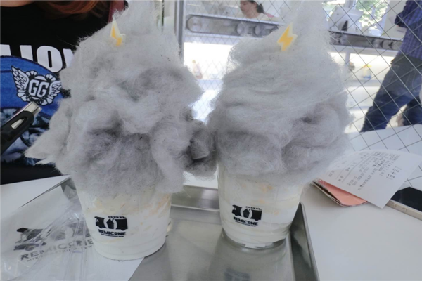 乌云冰激凌店