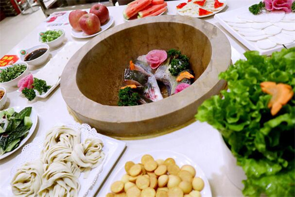 董鲜生石锅鱼