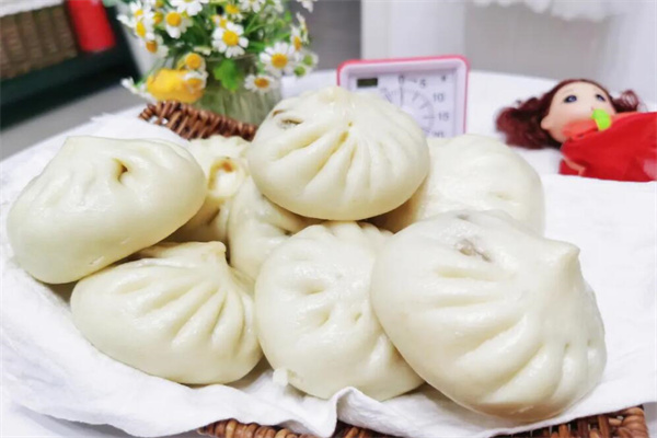 沁缘包子