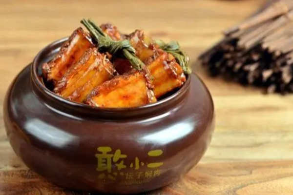 憨小二坛子焖肉快餐加盟