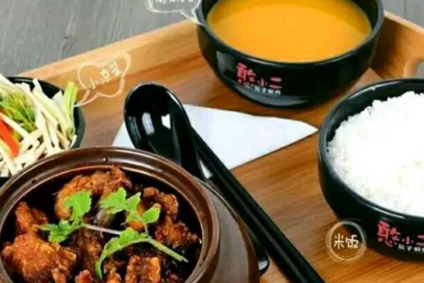 憨小二坛子焖肉快餐加盟