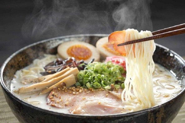 鱼之漫豚骨拉面店加盟