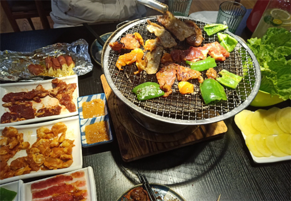 肉三两·泥炉烤肉