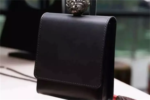 丹迪狮龙皮具