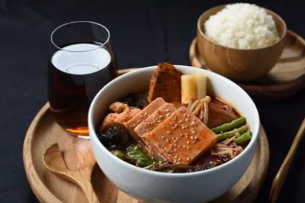 麦昆麻辣烫加盟