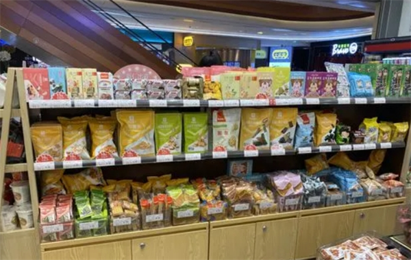 良仓物语零食店