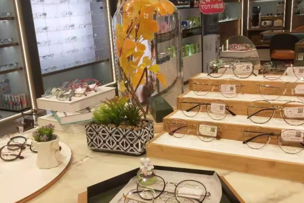 佳芸眼镜店加盟