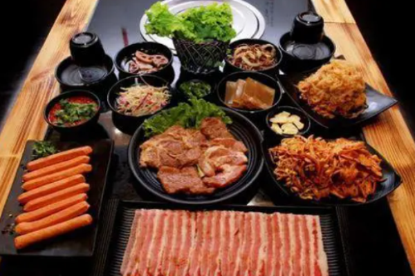 八大齐烤肉加盟