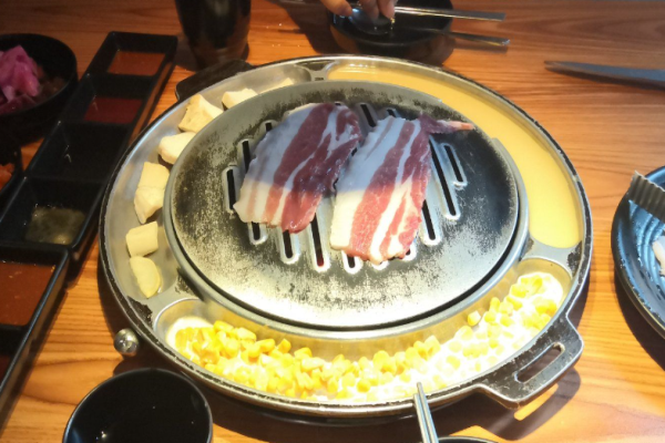 贵家炭火烤肉加盟