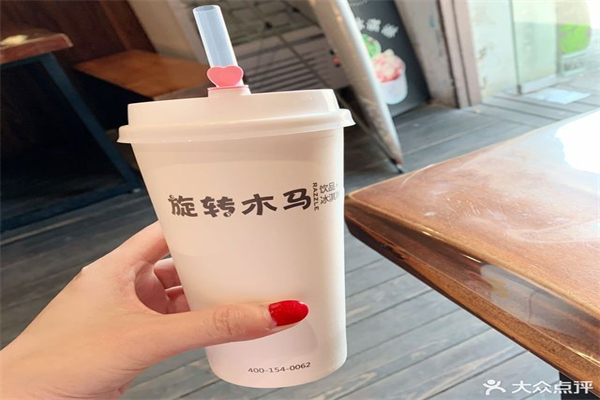 旋转木马奶茶店