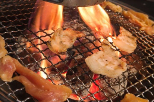 九两肉炭火烤肉加盟