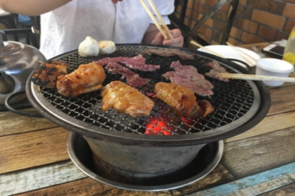 小泥炉炭火烤肉加盟
